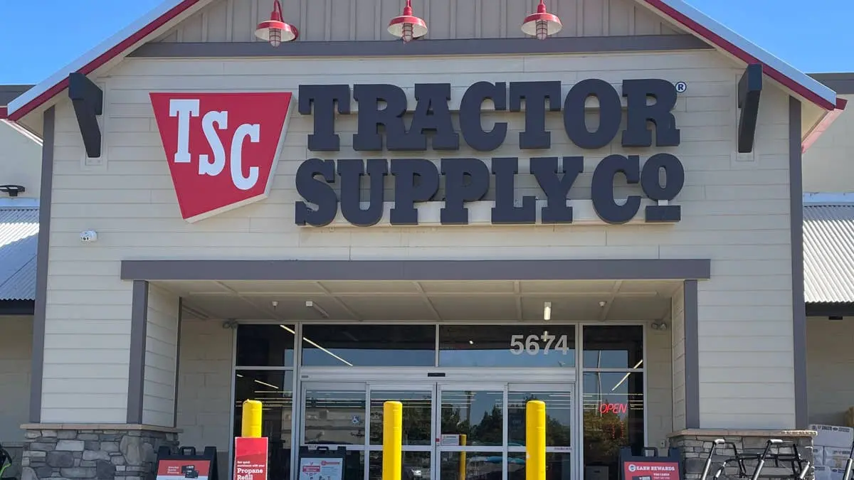 Lego 141‑Piece Vet Clinic Set Hits Tractor Supply Stores