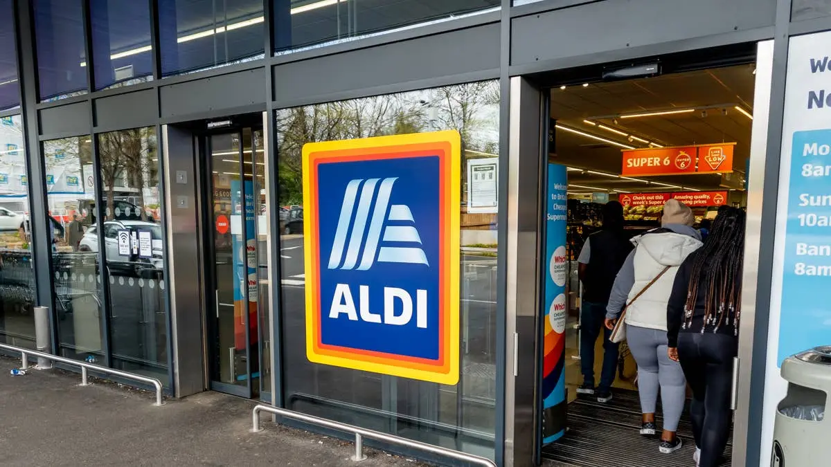 Pet‑Friendly Sweep: Aldi’s $15 Broom Set Claims to End Fur‑Fuss