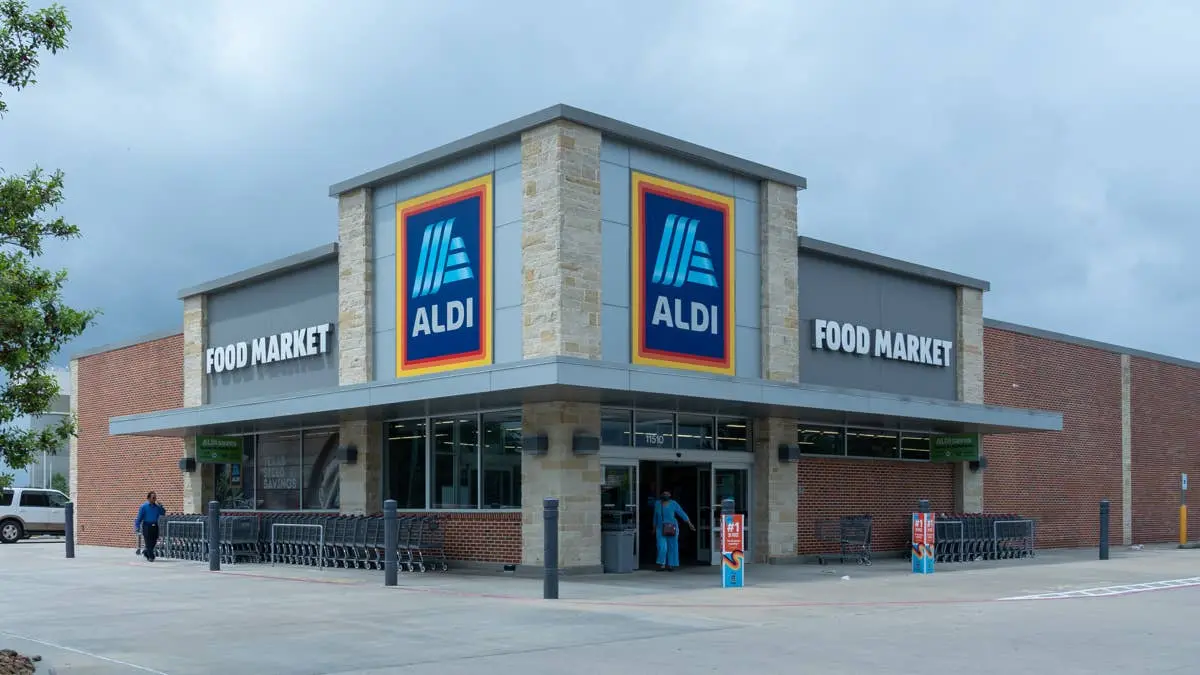Cat Owners Flock to Aldi’s New Laser Toy