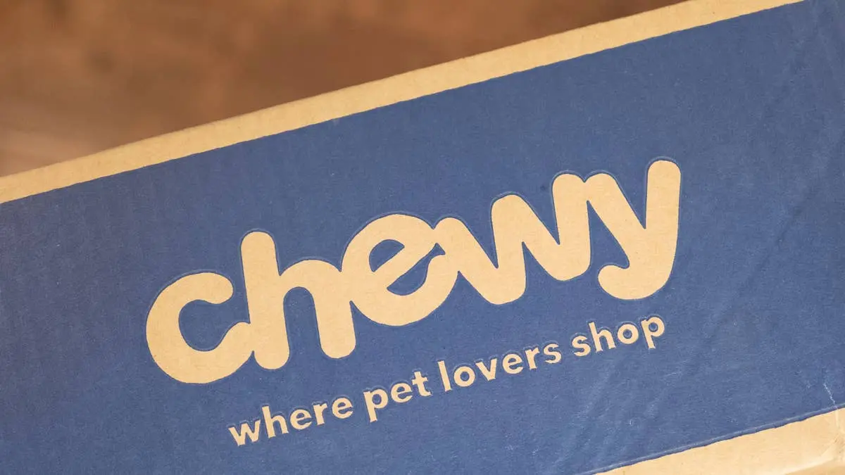 Chewy Introduces Cozy Cottage‑Style Bird Feeder for Winter