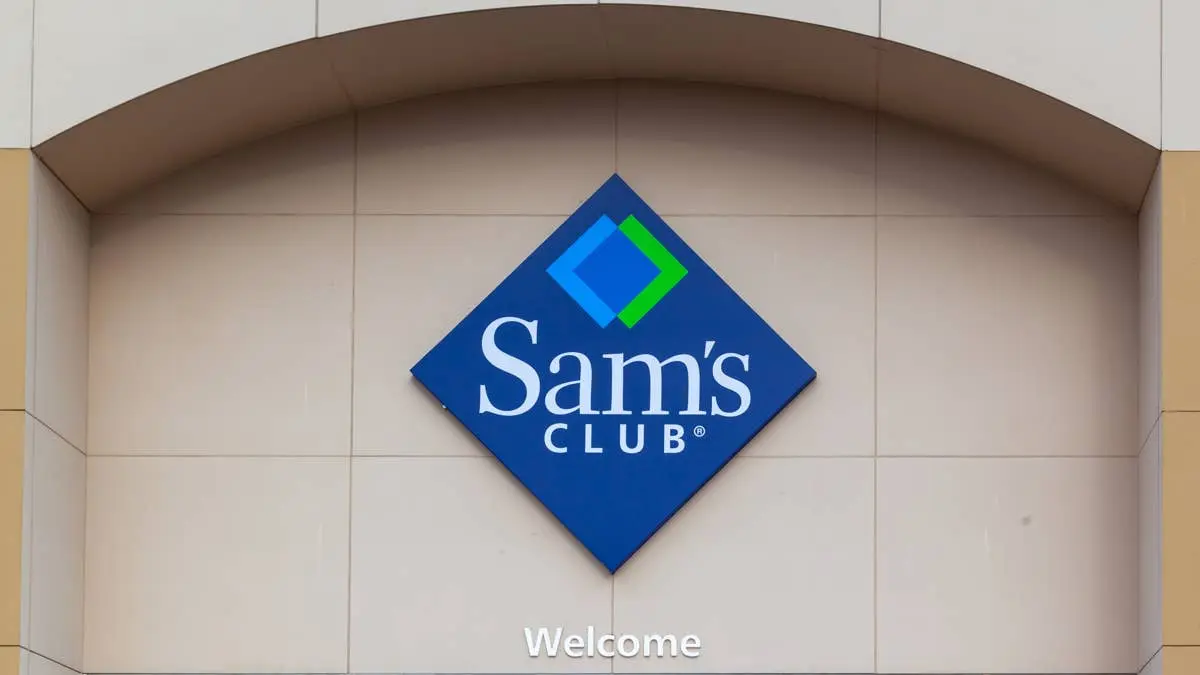 Sam's Club's Super Plush Pet Throw Keeps Furniture Clean and Pets Comfortable