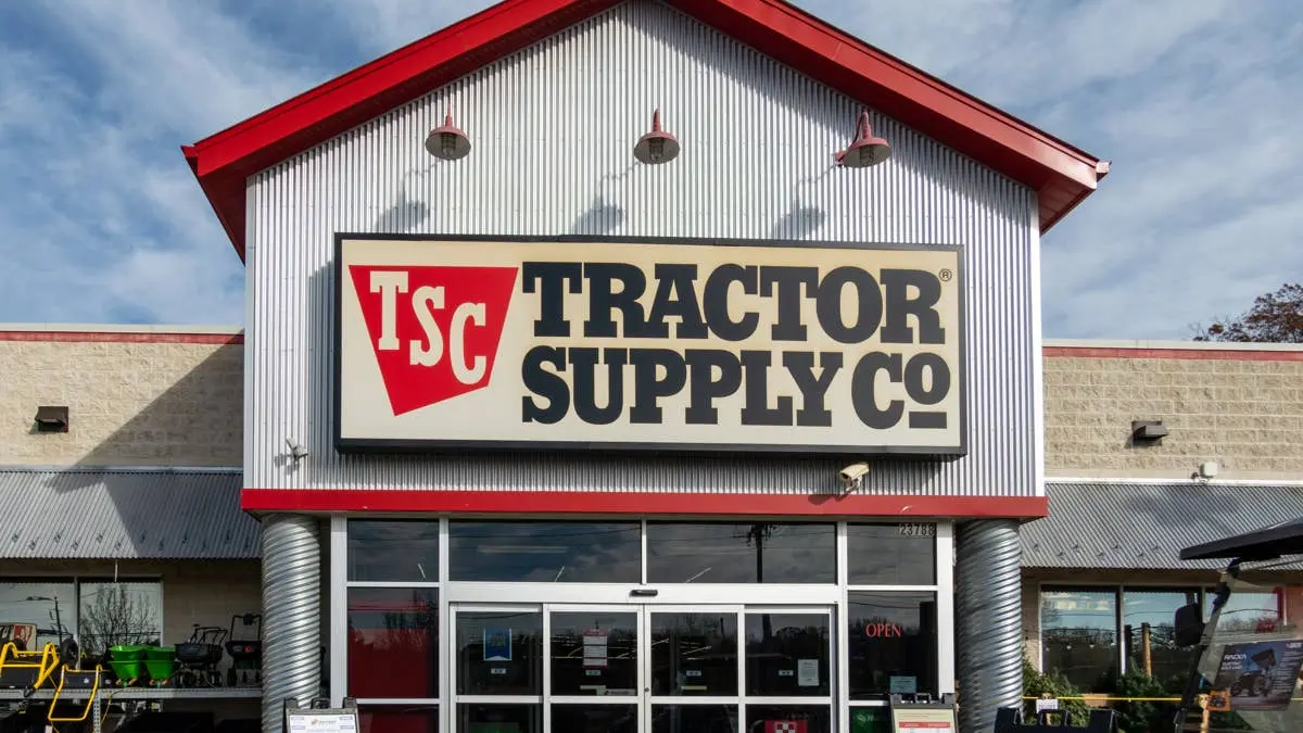 Tractor Supply Launches Refrigerated Pet Feeder for Scheduled Wet Food