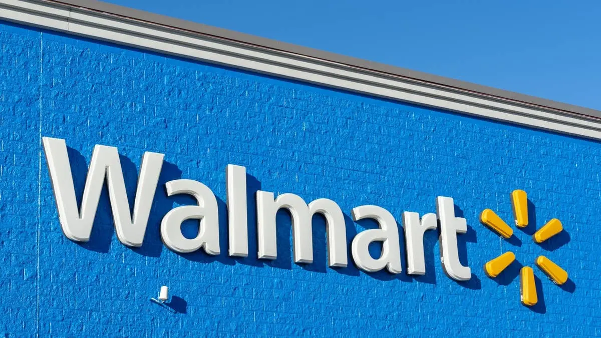 Walmart's Festive Cat Tree Features Reindeer Antlers and Gold Star Topper